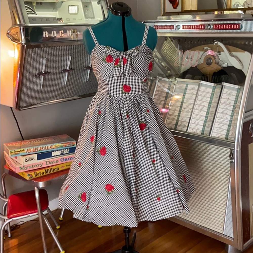 Unique Vintage 50’s Roses Golightly Swing Dress